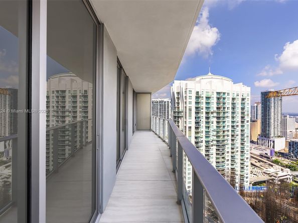 77 SE 5th ST 1715, Miami FL 33131