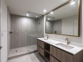 77 SE 5th ST 1715, Miami FL 33131
