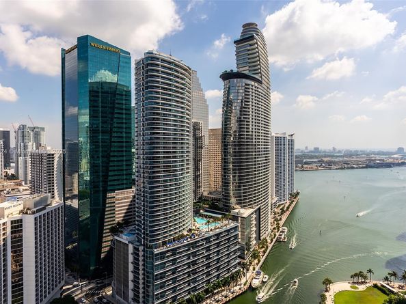 77 SE 5th ST 1715, Miami FL 33131