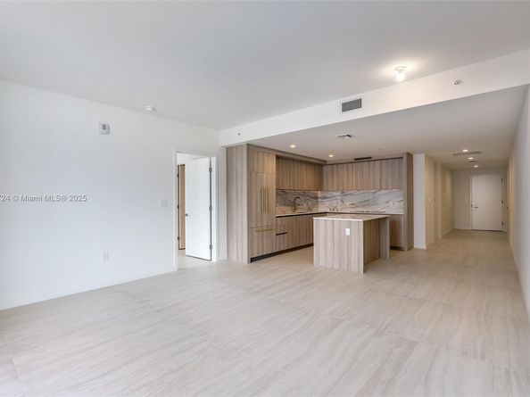 77 SE 5th ST 1715, Miami FL 33131