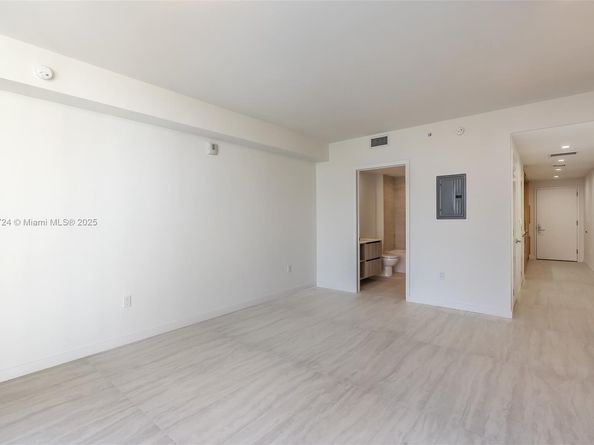 77 SE 5th ST 1715, Miami FL 33131