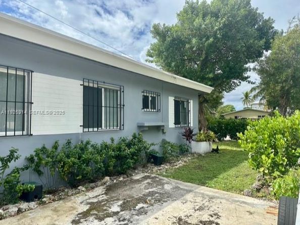 248 NW 69th St, Miami FL 33150