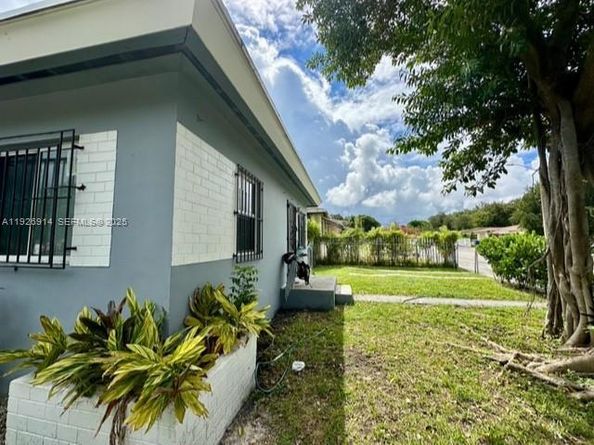 248 NW 69th St, Miami FL 33150