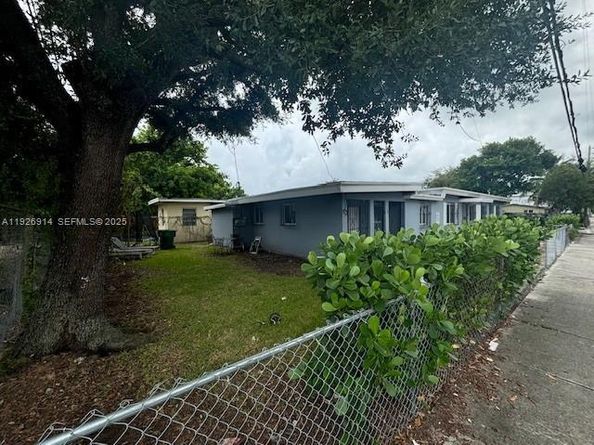 248 NW 69th St, Miami FL 33150