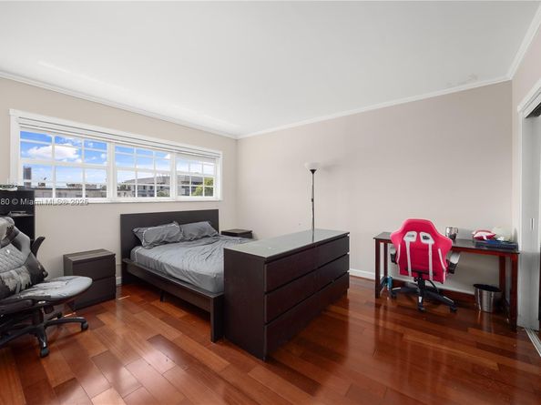 462 Golden Isles Dr 305, Hallandale Beach FL 33009