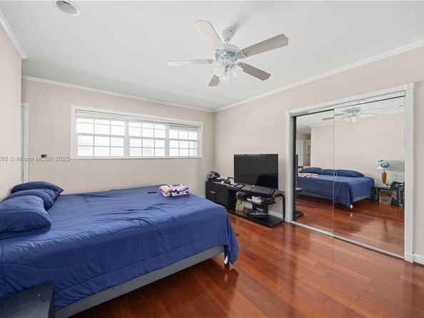 462 Golden Isles Dr 305, Hallandale Beach FL 33009