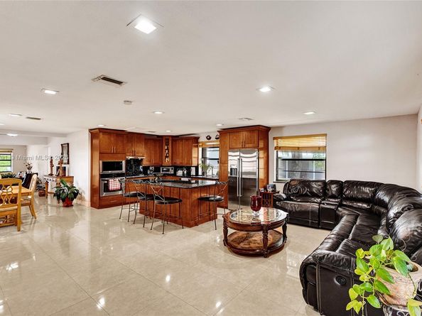 5435 SW 99th Ct, Miami FL 33165