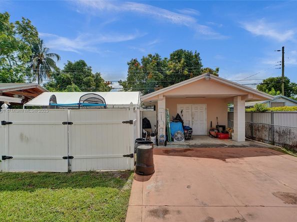 5435 SW 99th Ct, Miami FL 33165