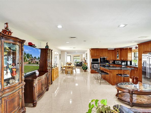 5435 SW 99th Ct, Miami FL 33165