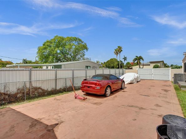 5435 SW 99th Ct, Miami FL 33165