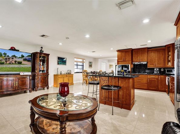 5435 SW 99th Ct, Miami FL 33165
