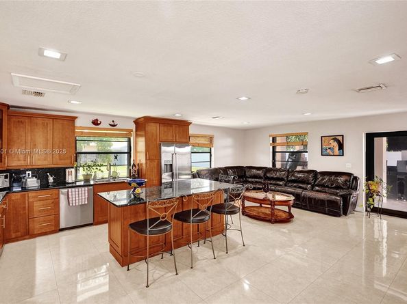 5435 SW 99th Ct, Miami FL 33165