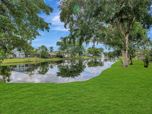 9330 NW 53rd Ct, Sunrise FL 33351