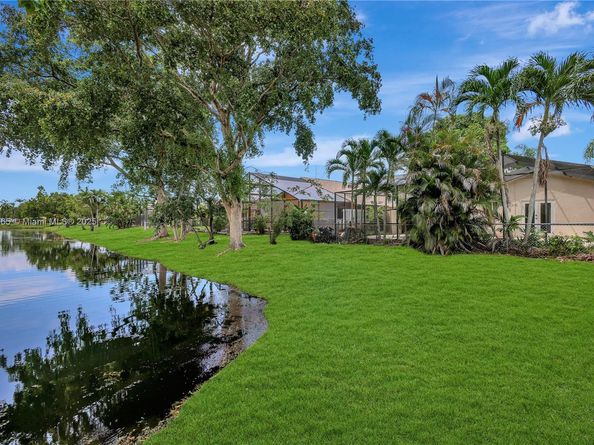 9330 NW 53rd Ct, Sunrise FL 33351