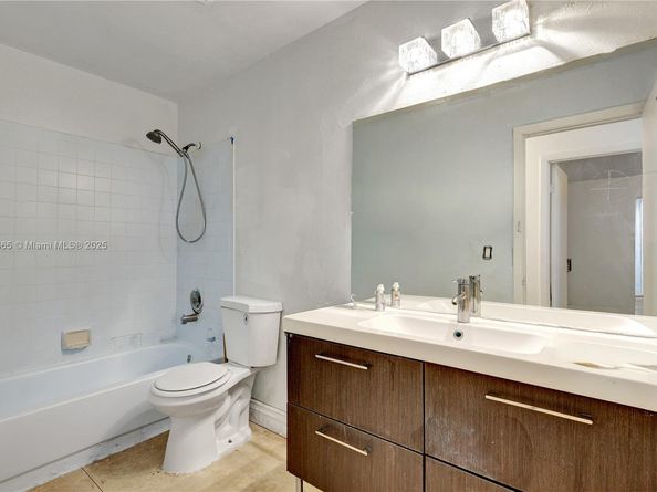 9330 NW 53rd Ct, Sunrise FL 33351