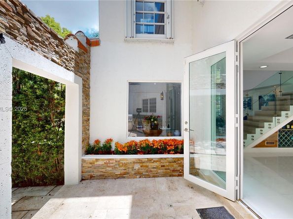 1900 Pizarro St, Coral Gables FL 33134