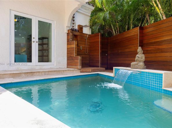 1900 Pizarro St, Coral Gables FL 33134