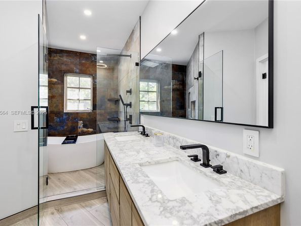 1900 Pizarro St, Coral Gables FL 33134