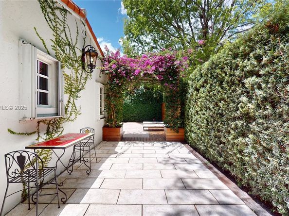 1900 Pizarro St, Coral Gables FL 33134