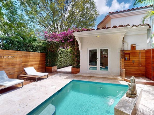 1900 Pizarro St, Coral Gables FL 33134