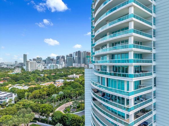 2127 Brickell Ave 2005, Miami FL 33129