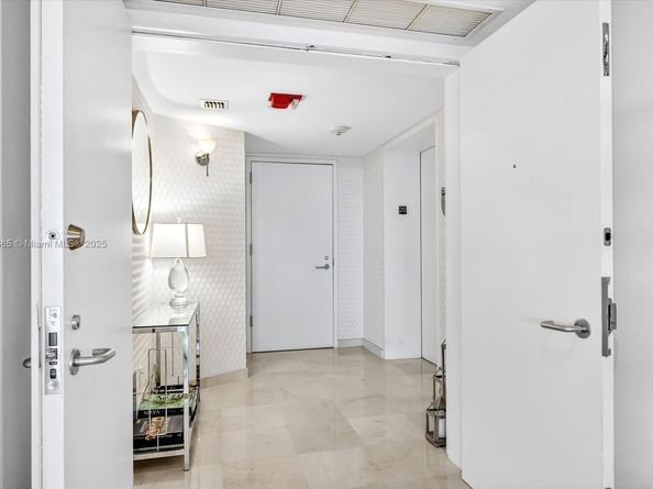 2127 Brickell Ave 2005, Miami FL 33129