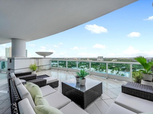 2127 Brickell Ave 2005, Miami FL 33129