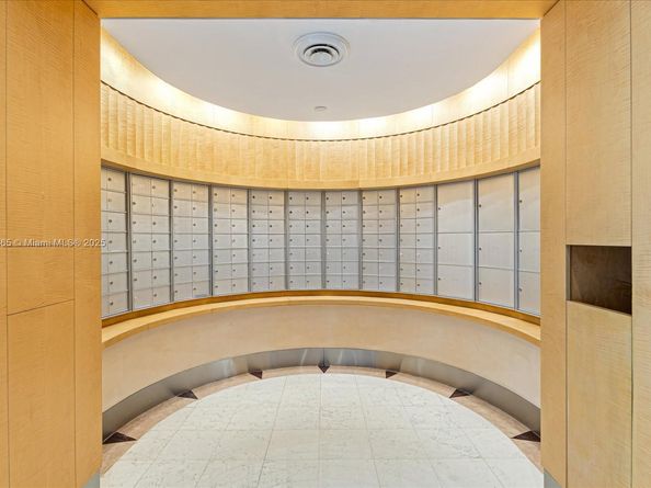 2127 Brickell Ave 2005, Miami FL 33129