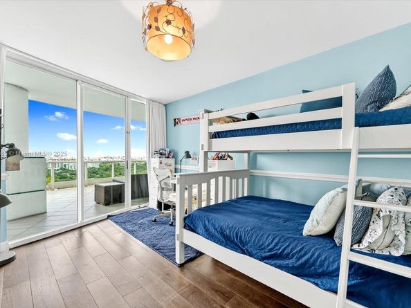 2127 Brickell Ave 2005, Miami FL 33129