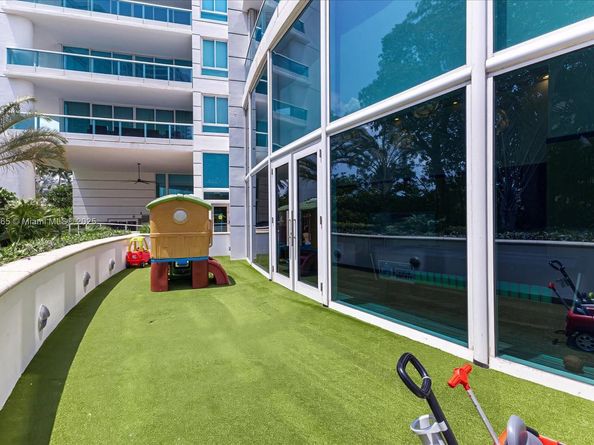 2127 Brickell Ave 2005, Miami FL 33129