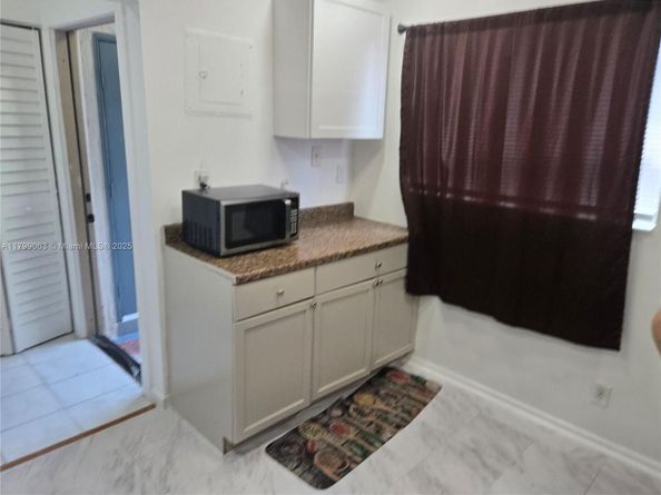 7904 SW 8th St, North Lauderdale FL 33068