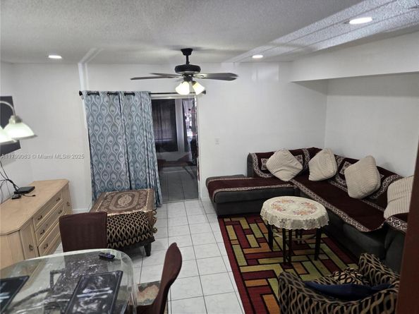 7904 SW 8th St, North Lauderdale FL 33068