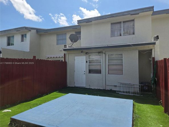 7904 SW 8th St, North Lauderdale FL 33068