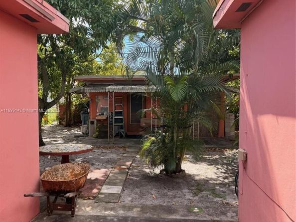 36 E 17th St, Hialeah FL 33010