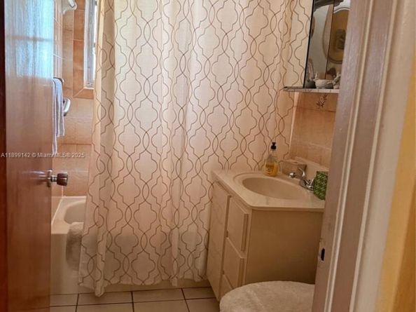 36 E 17th St, Hialeah FL 33010