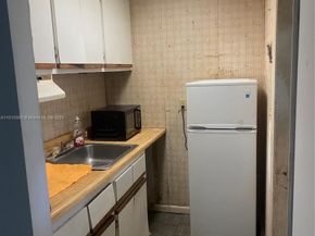 1256 NE 149th St, Miami FL 33161