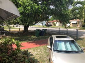 1256 NE 149th St, Miami FL 33161