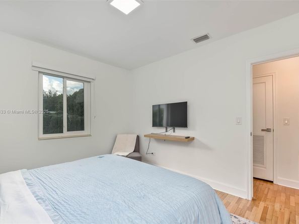 260 NE 46th St, Miami FL 33137