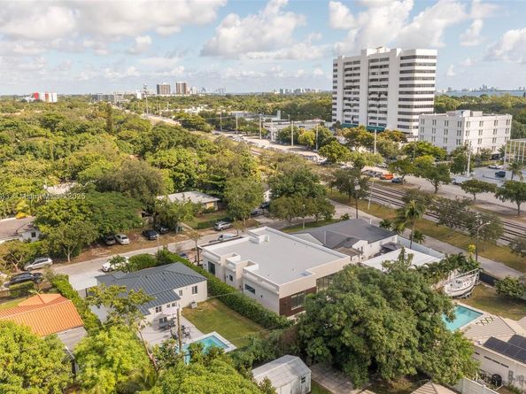260 NE 46th St, Miami FL 33137