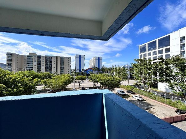 5050 NW 7th St 401, Miami FL 33126