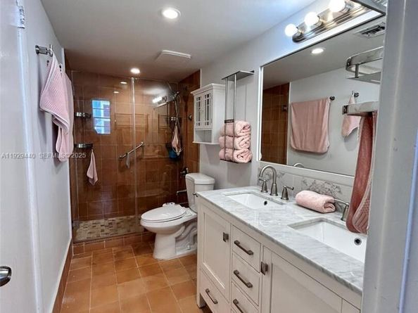 5050 NW 7th St 401, Miami FL 33126