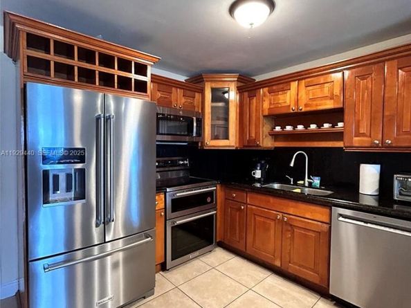 5050 NW 7th St 401, Miami FL 33126