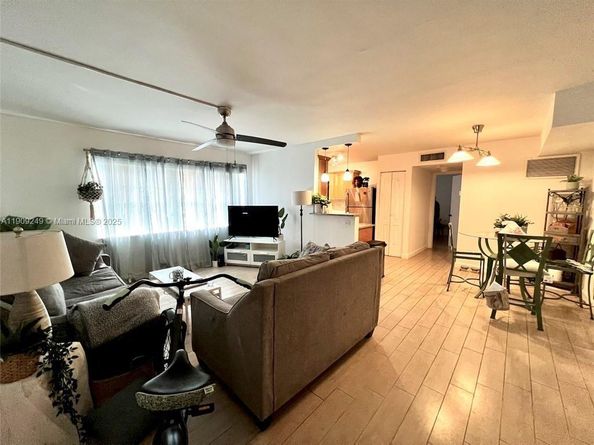 1100 SE 4th Ave 10, Deerfield Beach FL 33441