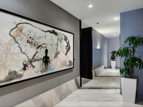 55 SW 9th St 2305, Miami FL 33130