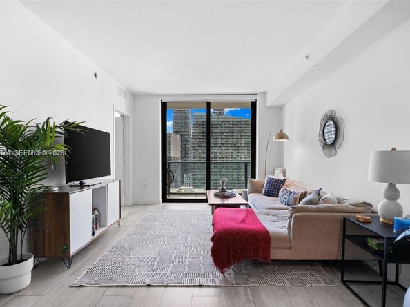 55 SW 9th St 2305, Miami FL 33130