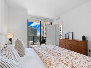 55 SW 9th St 2305, Miami FL 33130