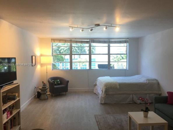 999 Brickell Bay Dr 209, Miami FL 33131