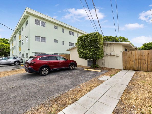 2033 Dewey St, Hollywood FL 33020