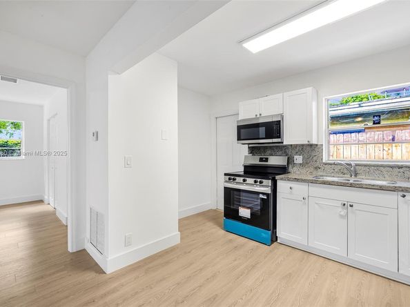 2033 Dewey St, Hollywood FL 33020