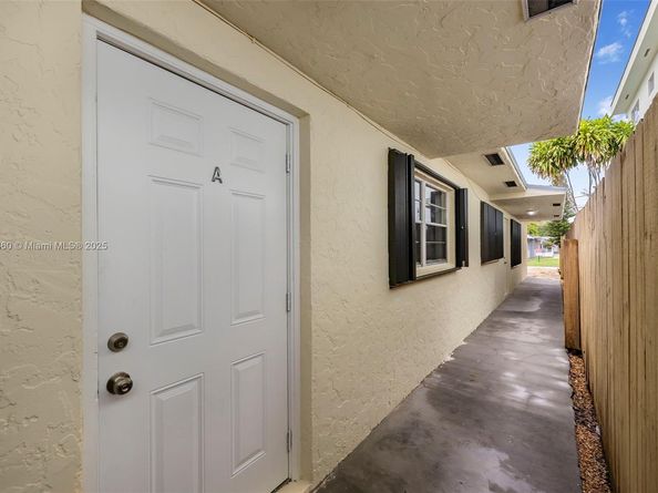 2033 Dewey St, Hollywood FL 33020